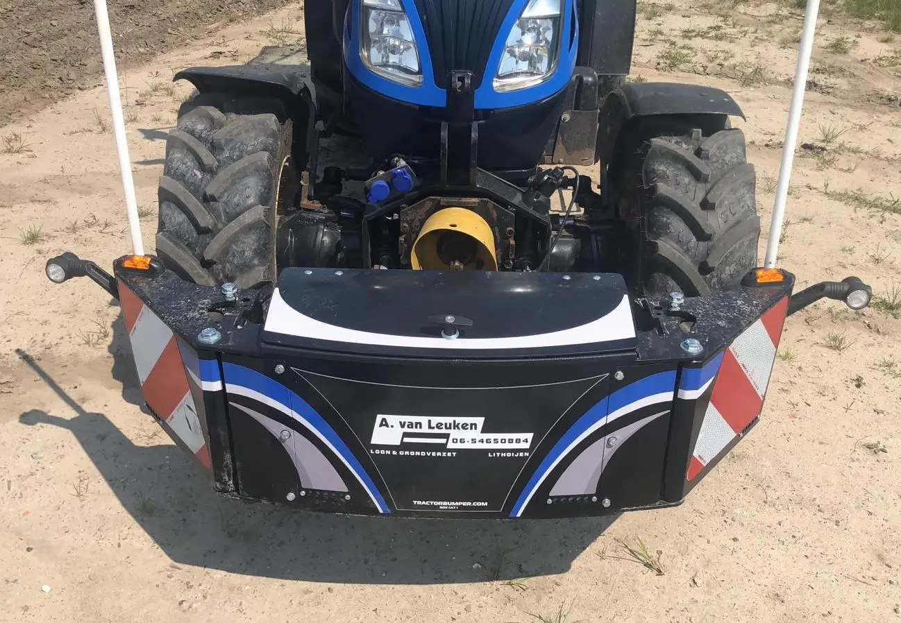 Box CAT 1 front weight bumper attached to a tractor with reflective panels and safety lights on each side