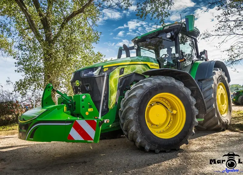 John Deere — TractorBumper