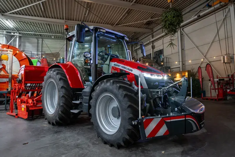 Massey Ferguson — TractorBumper