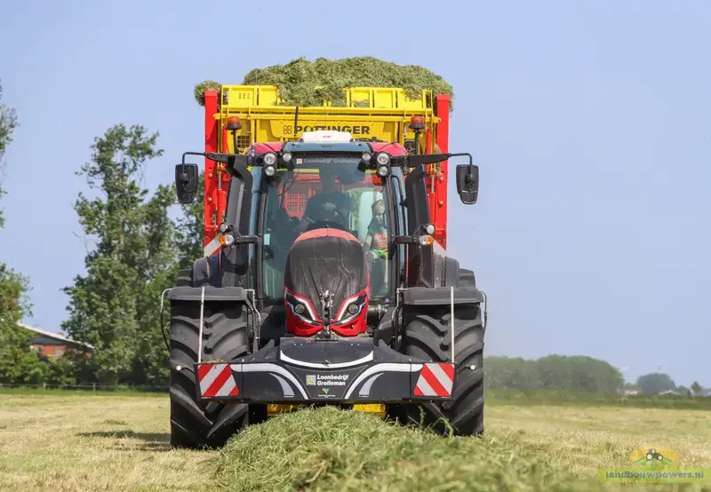 Valtra — TractorBumper
