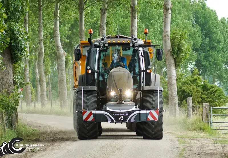 Valtra — TractorBumper
